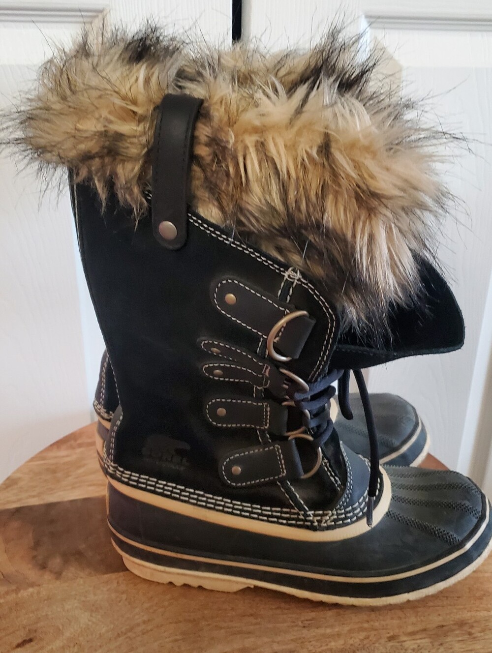 SOREL JOAN OF ARCTIC WINTER FAUX FUR COLLAR BOOTS. WATERPROOF SZ 8.
